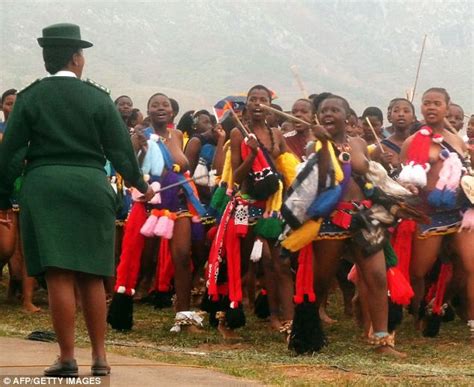 topless virgins parade in front of swazi king to celebrate chastity and unity daily mail online