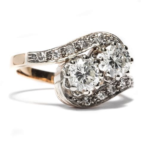 prachtvoller diamant ring mit reicher ausstattung um