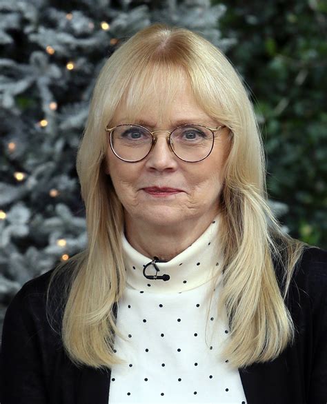 shelley long unrecognizable  years  cheers  dedicated life