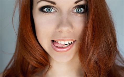 Download Wallpaper For 320x240 Resolution Women Model Redhead Face