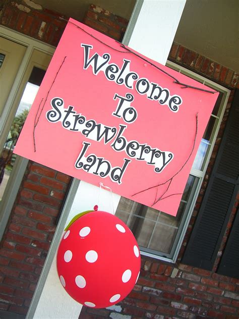 home confetti strawberry shortcake 4th b day party