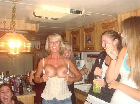 Mom With Embarrassed Daughters Bolted On Tits Hardcore Pictures