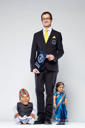 World S Shortest Man And Woman Meet For The First Time Guinness World