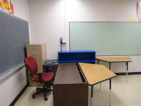 saying goodbye to the teacher desk before the first day of school to teach is to learn