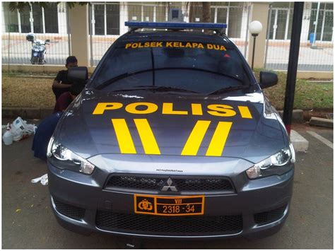 intip  mobil keren  dipakai kepolisian indonesia momobilid
