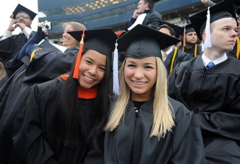 4 000 Seniors Withstand Cold At University Of Michigan Graduation