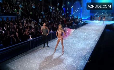 Erin Heatherton Underwear Scene In The Victoria S Secret Fashion Show