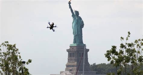 une flotte de drones dans le dispositif de securite du nouvel    york geeko