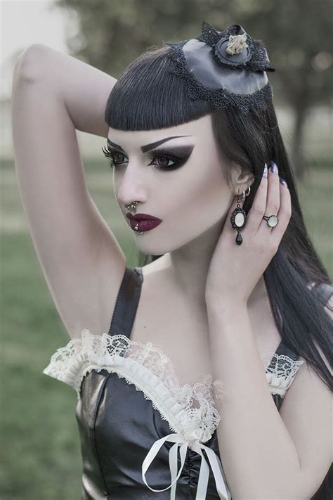 gothicandamazing gothic fashion gothic girls goth beauty