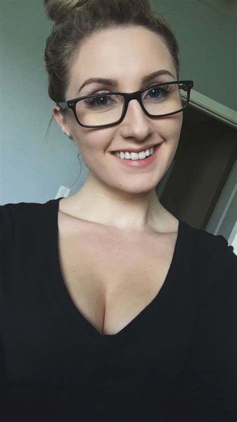 27 Women Who Prove Wearing Glasses Makes You Look