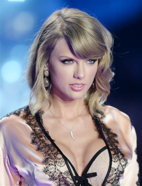 Get Taylor Swift’s Sexy Makeup Look From Victoria’s Secret