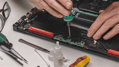 las herramientas esenciales  reparar computadoras