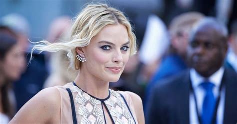 margot robbie takes the piss out of herself after