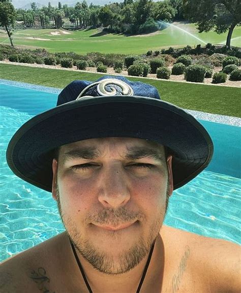 Rob Kardashian Proves He Is Ready To Take Selfies Once Again With Slim