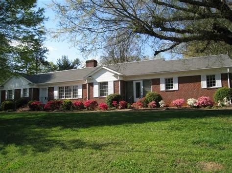 hickory nc brick ranch with basement for sale brick