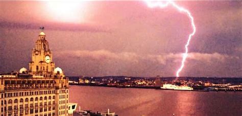 dramatic lightning strike pictures irish mirror online