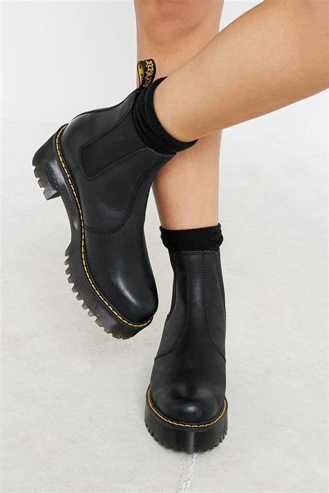 dr martens bottines chelsea rometty urban outfitters fr  martens stiefel botas dr