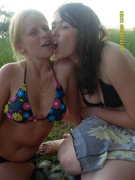 girls flash tits on picnic russian sexy girls