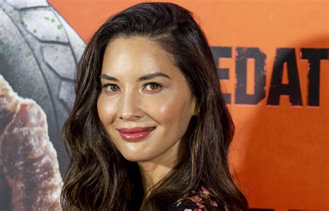 olivia munn says predator colleagues shunned her after calling out