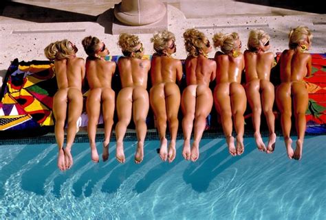 wallpaper blonde sexy girl bikini wallpaper 8 babes laying naked pool water legs feet