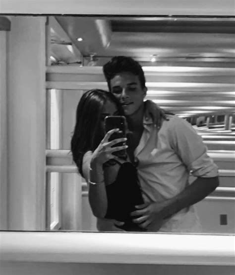pin by 𝐂𝐚𝐭𝐡𝐞𝐫𝐢𝐧𝐞 🦋 on couples mirror selfie couples selfie