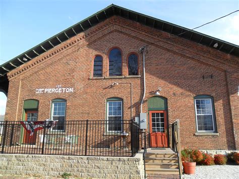 Old Train Depot In Pierceton Indiana Is A Historic Train Depot Restaurant