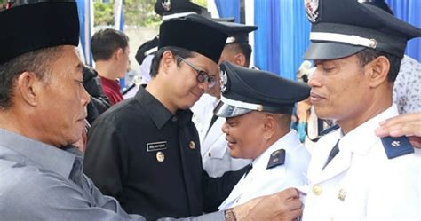 bupati  wakil bupati subang lantik kades   kecamatan sekaligus