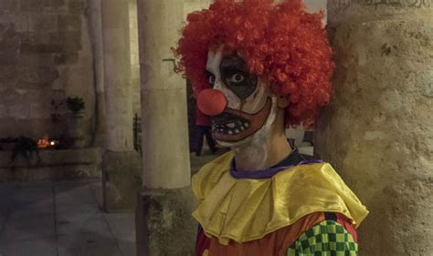 killer clown craze forces fast food favourite ronald mcdonald s into