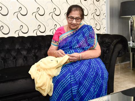 80 year old indian grandma in uae knits her way into world records