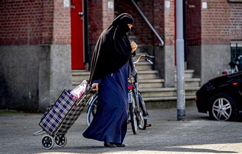 la burqa et le niqab désormais bannis dans les lieux publics aux pays