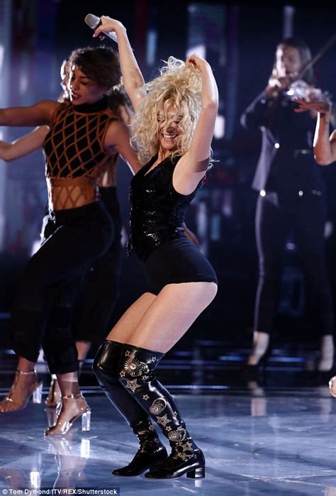 Pixie Lott Performs On The Voice Final In Tiny Shorts Daily Mail Online