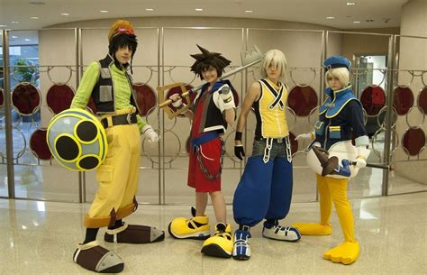 this 10 10 kingdom hearts cosplay makes me lust for goofy