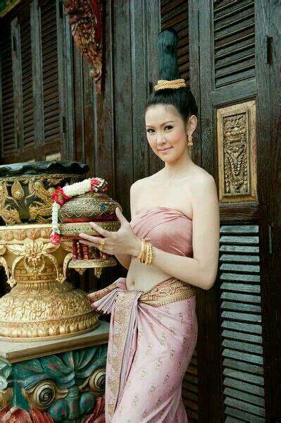 ปักพินโดย p phu ใน beauty traditional dresses แฟชั่น