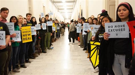 Pelosi Offers Meeting To Green New Deal Activists As 61