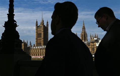 brexit johnson suspend pour  dun mois le parlement britannique le devoir