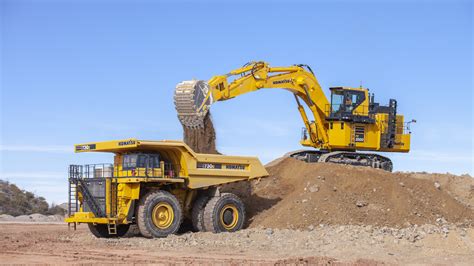 komatsu pc  excavator  power boost  loading  ton trucks construction