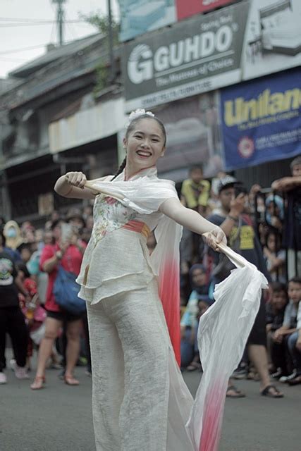 [foto] Gadis Gadis Tionghoa Cantik Menari Di Jalanan Bogor Cgm Street