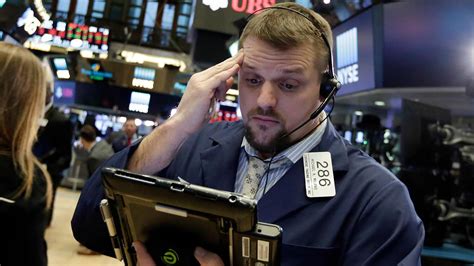 dow jones plunges  points   time  week abccom