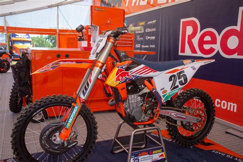 doesnt red bull ktm participate  changing graphics   teams moto related