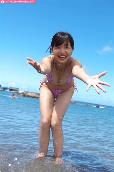 mayumi yamanaka japanese cute idol sexy purple swimsuit playing on the