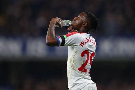 Aaron Wan Bissaka Pictured In A Man Utd Shirt As He Closes