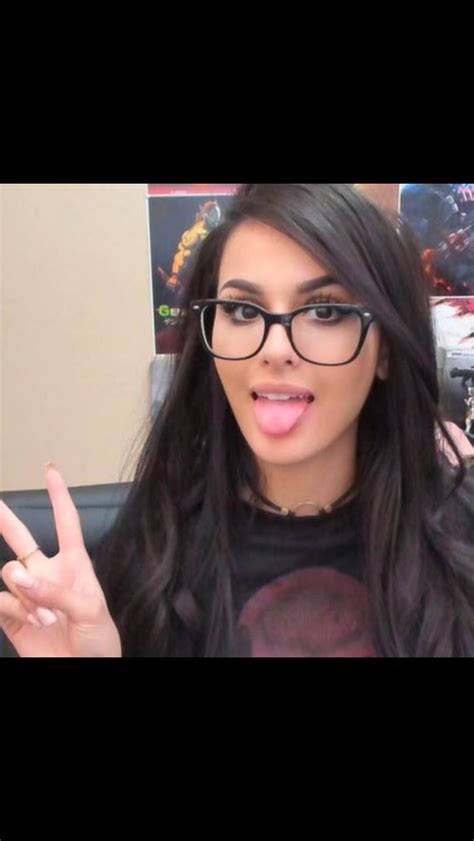 Pin By Okayits Me On Youtubers Sssniperwolf Girls With Glasses