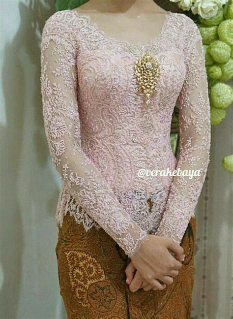 pin oleh sumiatimlg  kebaya nusantara pakaian wanita bunga gaya model pakaian model baju