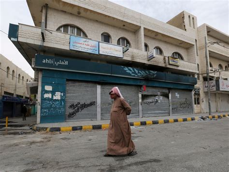 politieagent gedood  jordanie terwijl woede zich verspreidt  brandstofprijzen nieuws