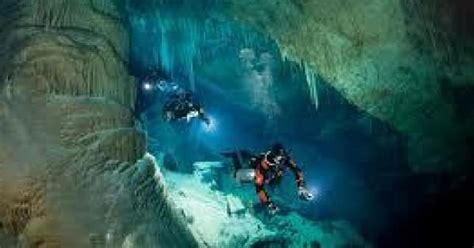 Death In The Devil The Dangers Of Cave Diving Huffpost Canada