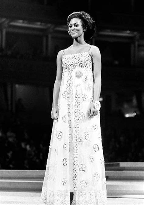 Jennifer Hosten Beauty Queen 👸🏽 Miss World 1970 Grenada 🇬🇩 Miss World