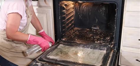 clean  oven  baking soda  vinegar  secret weapon  stains