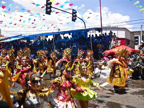 el carnaval de oruro en bolivia dos siglos de fiestas mostrando una mezcla de tradicion