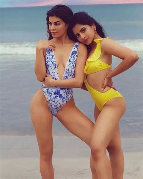 jacqueline fernandez 5 hot sexy bikini photos