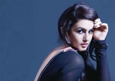 download sexy huma qureshi wallpapers in hd quality